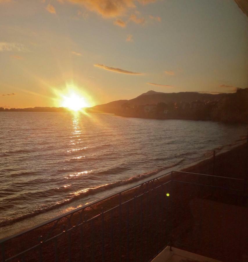 Villa "Pietra E Mare" Nafpaktos Buitenkant foto